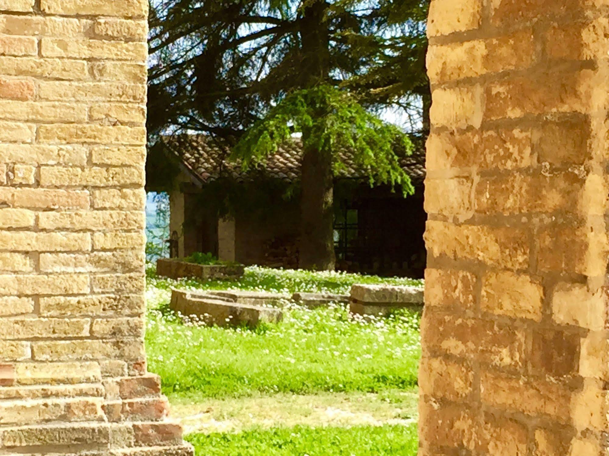 Convento Di San Francesco Mondaino Bed & Breakfast Екстериор снимка