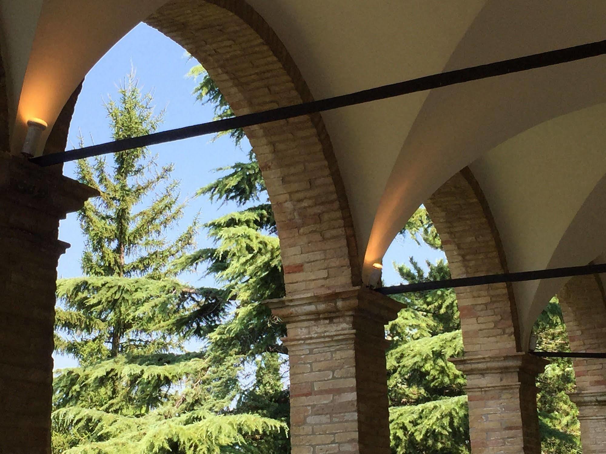Convento Di San Francesco Mondaino Bed & Breakfast Екстериор снимка